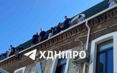 Выпрыгивали из окон во время обысков: в Днепре накрыли очередной мошеннический колл-центр