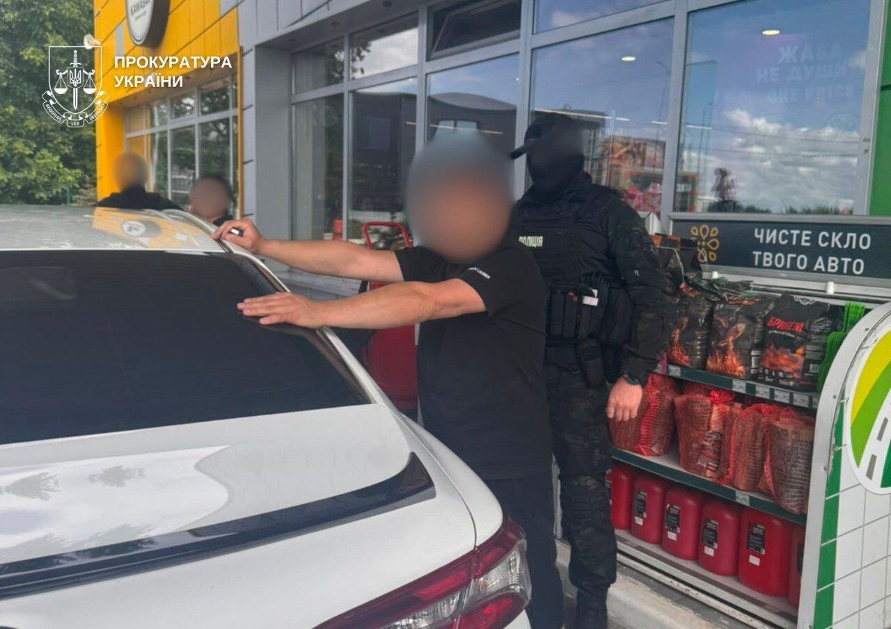 $7000 за фіктивний шлюб: у Києві викрили схему незаконного виїзду чоловіків за кордон