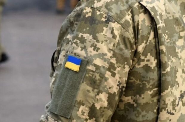 Военные по контракту могут выезжать за границу: в каких случаях это разрешено