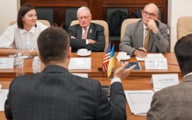 Келлог прибув до України: відвідав Одеський порт та оглянув наслідки атак рф
