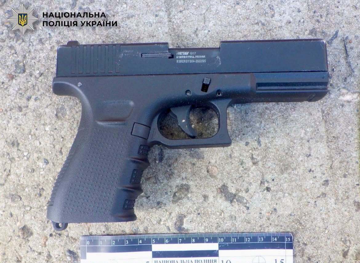 Стрелял в воздух и напугал жителей: в Киеве задержали 42-летнего мужчину