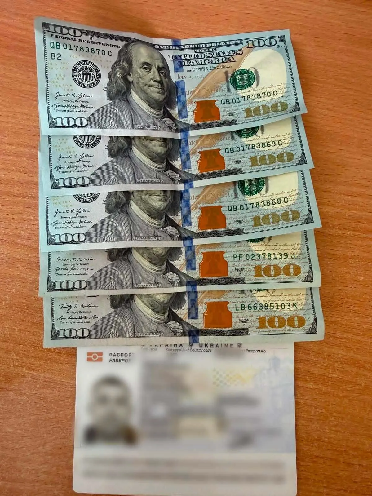500 доларів ''під ноутбук'': у ''Грушеві'' викрили спробу підкупу прикордонника