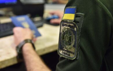 500 долларов под ноутбуком: на границе с Польшей мужчина пытался подкупить пограничника