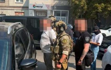 Взятки в налоговой Сумщине: суд взял под стражу одного из подозреваемых