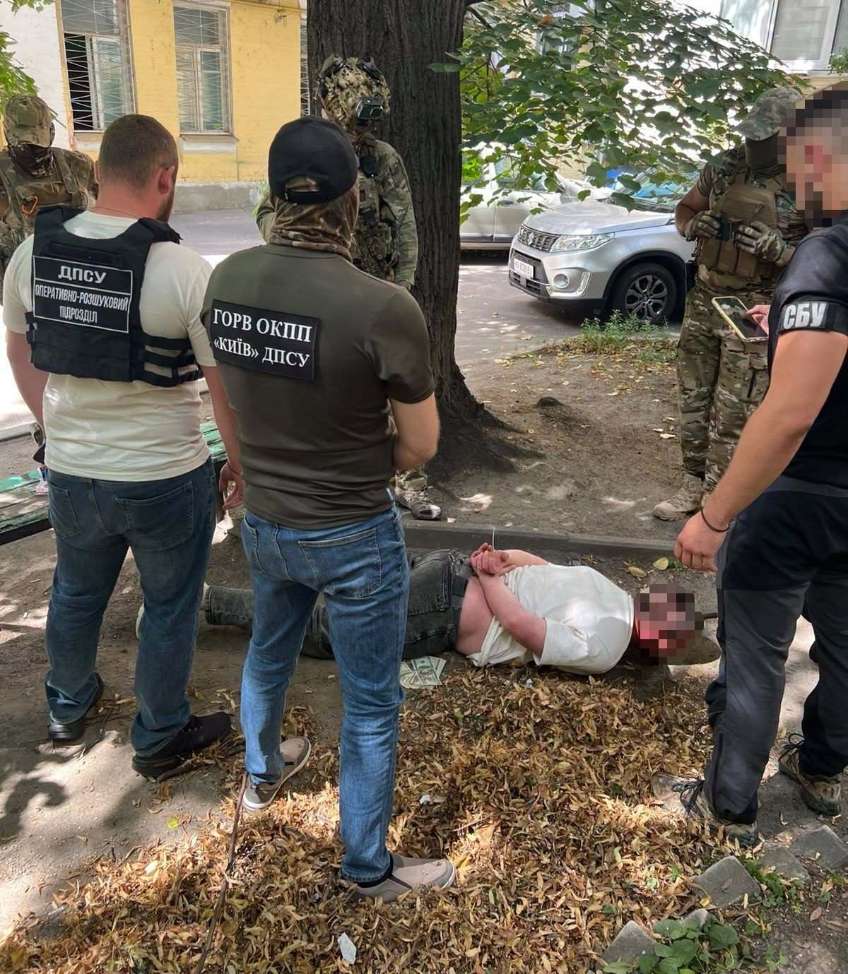 Хостел стал местом поиска ''клиентов'': в Киеве разоблачили схему незаконного выезда за границу