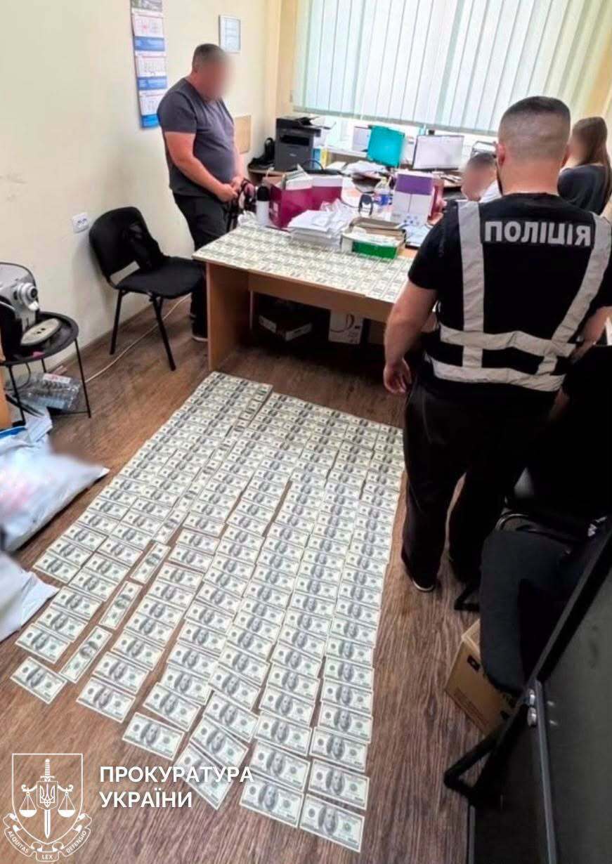 За $26 тысяч обещали вывезти военного из боевой зоны и скрыть СЗЧ: задержаны двое подозреваемых