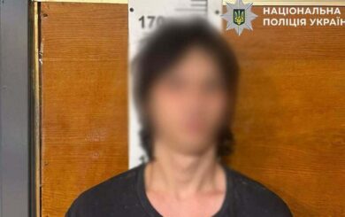 У Києві 17-річний хлопець вдарив поліцейського ножем: йому загрожує до 10 років