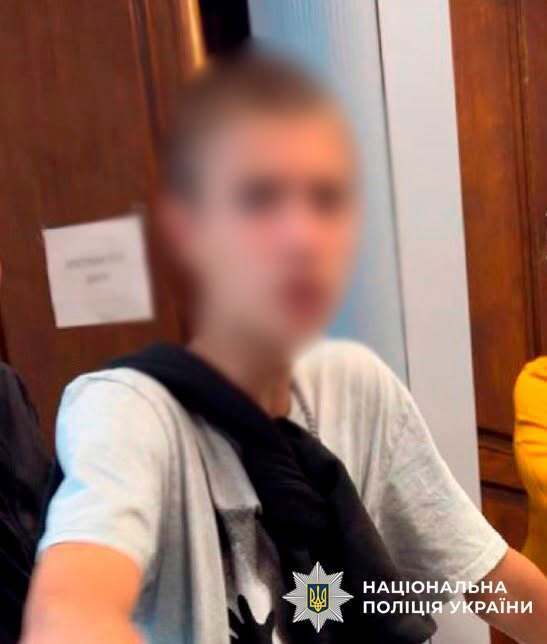 Напали среди улицы: в Киеве двое подростков жестоко избили женщин