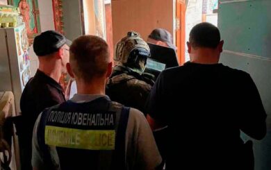 Двое подростков устроили кровавые нападения на женщин в центре Киева: подробности