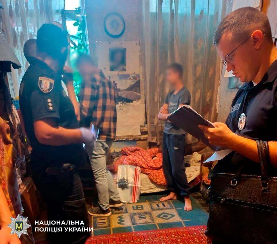 Напали серед вулиці: у Києві двоє підлітків жорстоко побили жінок