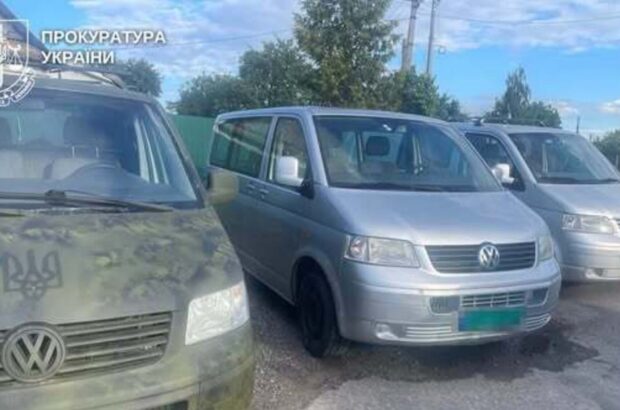 Понад 50 авто ввезли як гуманітарну допомогу і намагалися продати: дві справи передали до суду