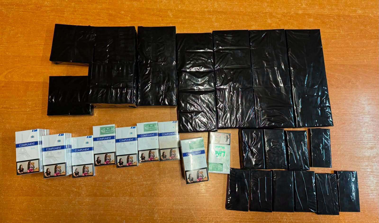 Табак хоронили в панелях и сиденьях: в ''Краковке'' разоблачили двух водителей