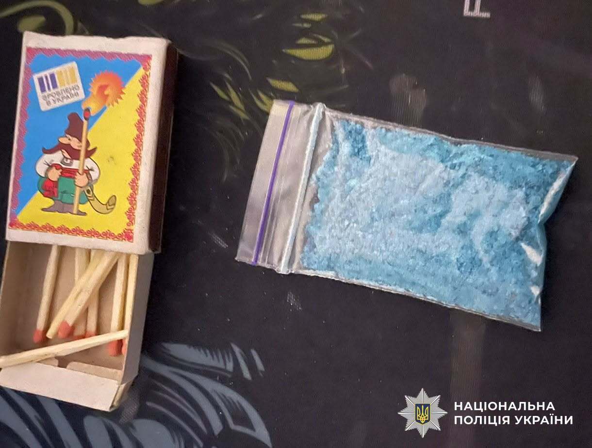 Амфетамін у коробці із сірниками: у Києві затримали 41-річного наркозбувача