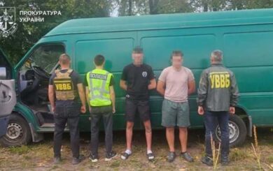 Спрятали среди ящиков из-под бананов: в Винницкой области разоблачили схему переправки мужа в Румынию