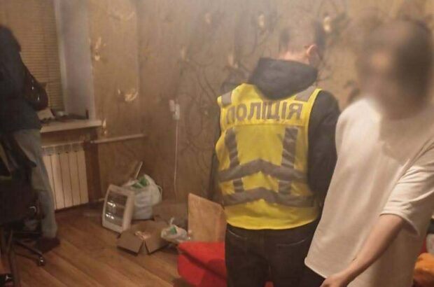 В Киеве будут судить 22-летнего наркодилера: изъяли около 2 кг наркотиков и психотропов