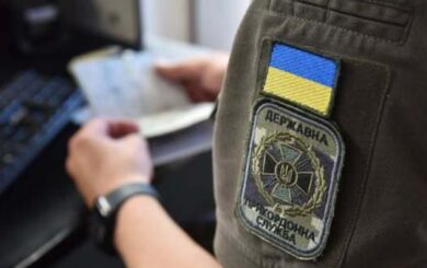Працівник не мав права на виїзд: керівниця спробувала ”домовитися” за 8 тисяч гривень