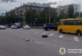 У Києві мікроавтобус із сиреною врізався в Toyota Prius: постраждали восьмеро людей
