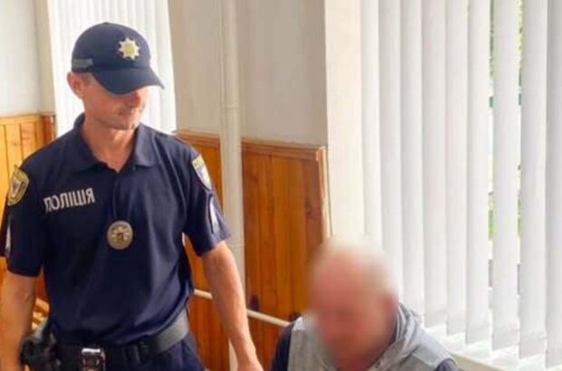 На Прикарпатті чоловік заявив про ”замінування” всіх відділків поліції: чим усе закінчилося