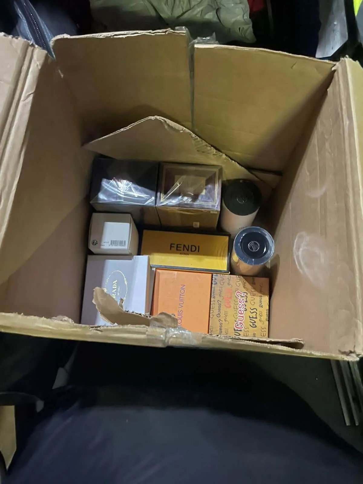 Джинси, парфуми та хокейне спорядження: на ''Раві-Руській'' вилучили товарів на 900 тисяч