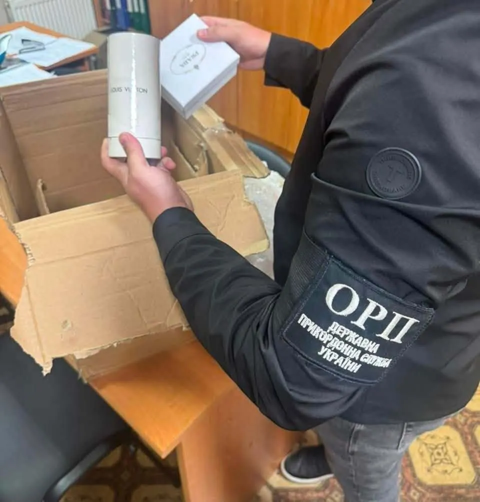 Джинси, парфуми та хокейне спорядження: на ''Раві-Руській'' вилучили товарів на 900 тисяч