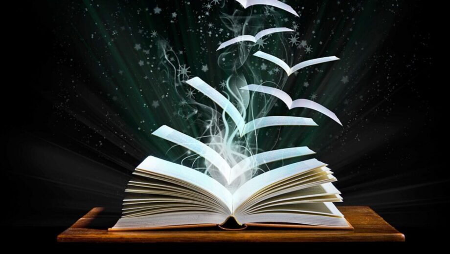 Поки Росія спалює книжки, українці везуть їх у потягах: нова ініціатива ”Укрзалізниці”