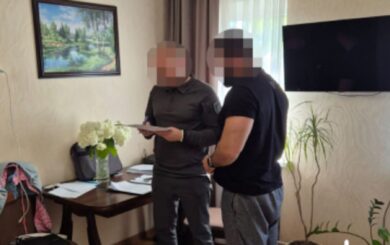 Понад 100 поліцейських платили ”данину”: на Дніпропетровщині затримали начальника підрозділу