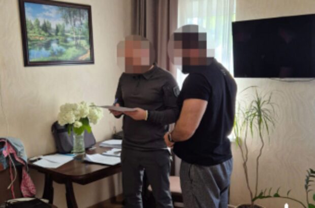 Понад 100 поліцейських платили ”данину”: на Дніпропетровщині затримали начальника підрозділу