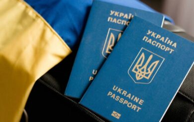 Украинцам за границей изменили правила консульских услуг: без этого документа могут отказать