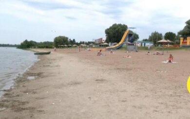 Вода отвечает нормам: в Минздраве назвали пляжи, где разрешено купание