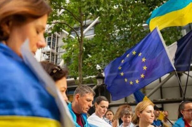 Населення України скоротилося до 29 млн: мільйони людей виїхали за кордон
