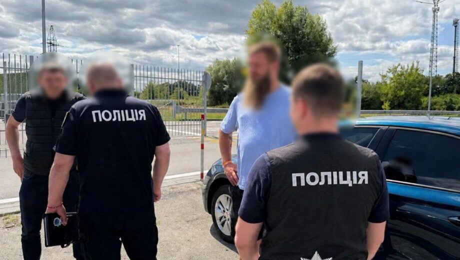 26 тисяч доларів за переведення до тилу: у Києві викрили корупційну схему