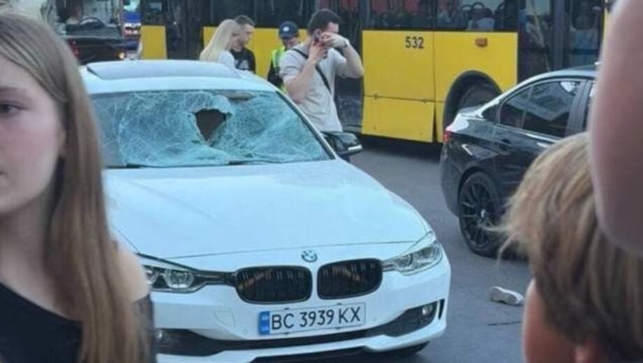 Два BMW одночасно збили батька та дитину у Львові: обоє потрапили до лікарні