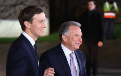 Визит представителей США в Украину перенесли: названа причина
