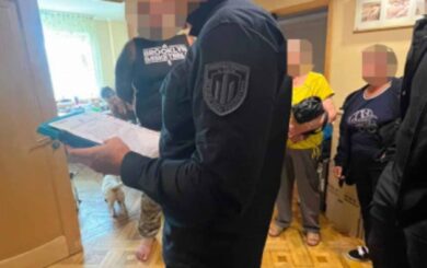 ДБР обнаружил большой неучтенный арсенал оружия в воинской части Киевской области