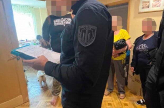 ДБР обнаружил большой неучтенный арсенал оружия в воинской части Киевской области
