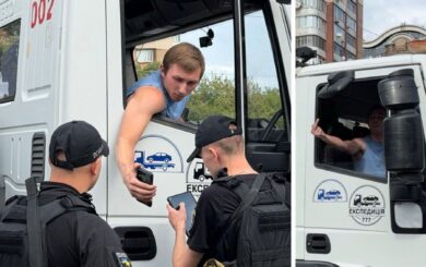 Без инспектора и сообщения в »Киев Цифровой», но с газовым баллончиком: в центре Киева зафиксировали незаконную эвакуацию авто