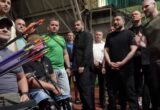 Зеленский в Ивано-Франковске встретился с ветеранами и подписал боевые флаги