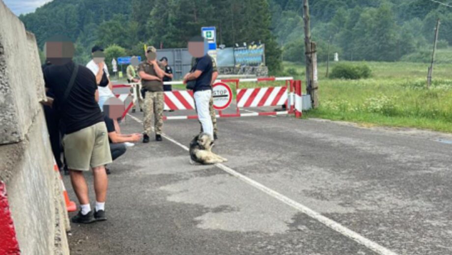 Майора Нацгвардии задержали во Львовской области: он вез троих мужчин к границе со Словакией