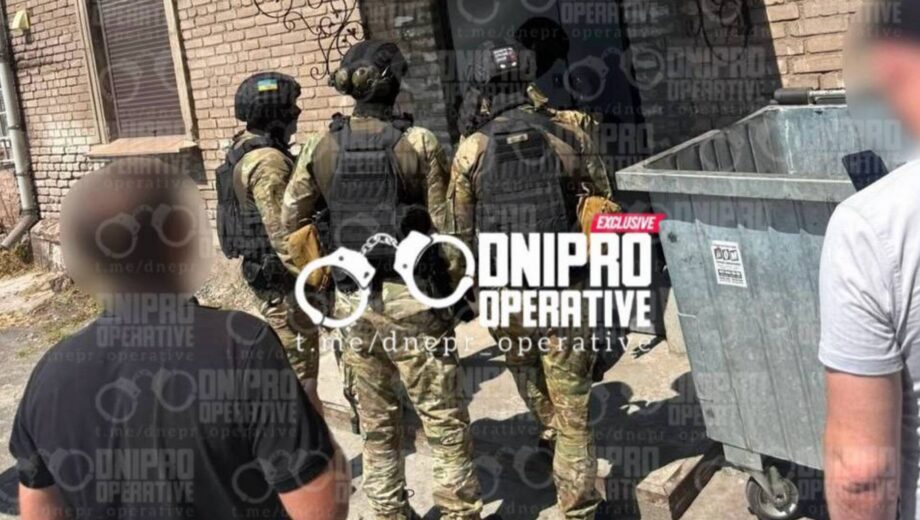 Правоохоронці прийшли з обшуками до шахрайських кол-центрів у Дніпрі