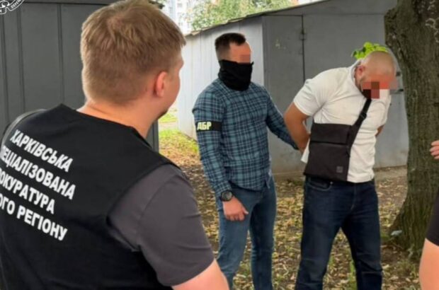 Майора ВСП підозрюють у хабарі за приховування військового із СЗЧ: вилучили BMW X5 та $10 тисяч