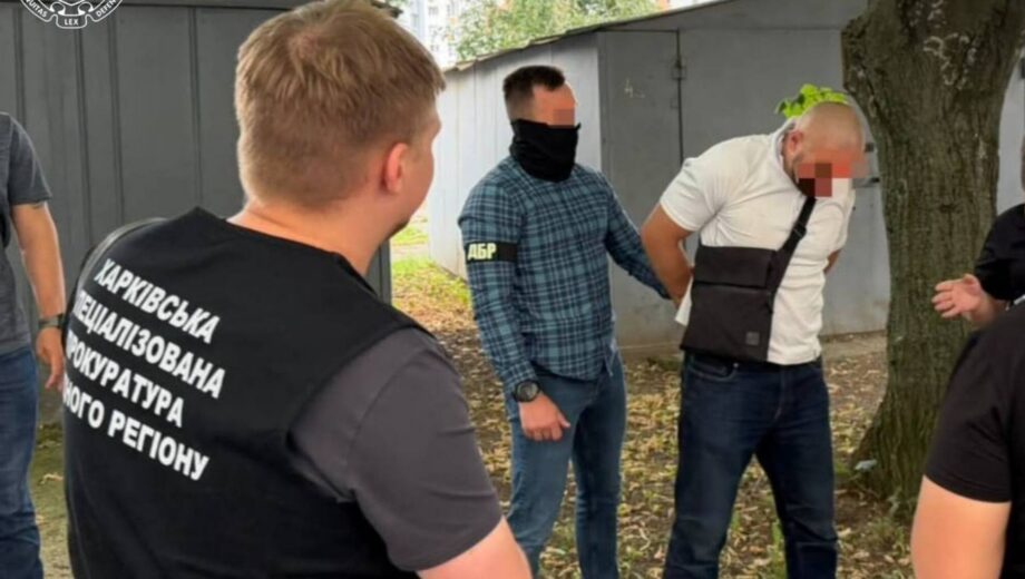 Майора ВСП підозрюють у хабарі за приховування військового із СЗЧ: вилучили BMW X5 та $10 тисяч