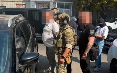 На Сумщині двох працівників ДПС викрили на вимаганні 80 тисяч гривень за ”лояльність”