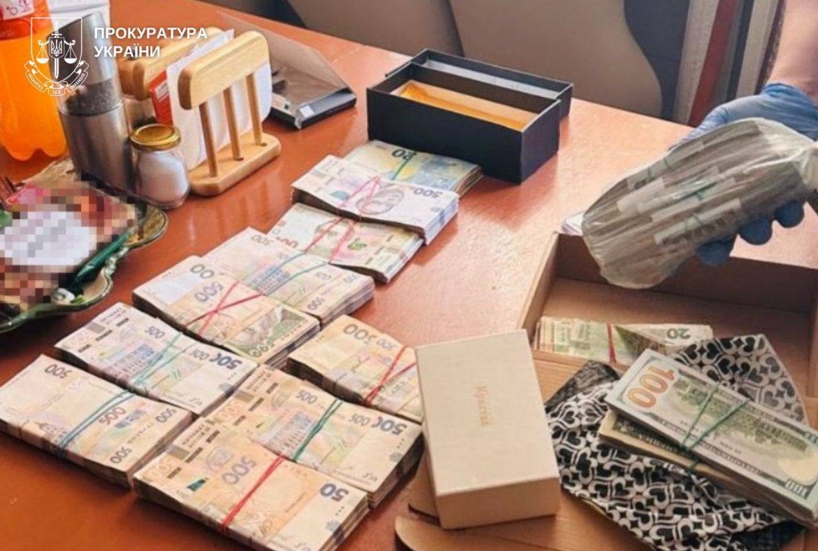 Депутат і посадовець ДМС не вказав у декларації нерухомість дружини на 13,7 млн грн: справа дійшла до суду