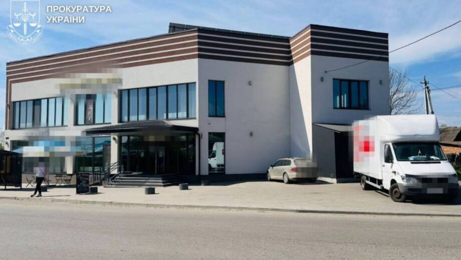 На Хмельниччині посадовця міграційної служби судитимуть через незадекларовану нерухомість дружини на 13,7 млн грн