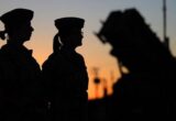 Жінок можуть зобов’язати проходити військову службу: в Україні зареєстрували нові петиції
