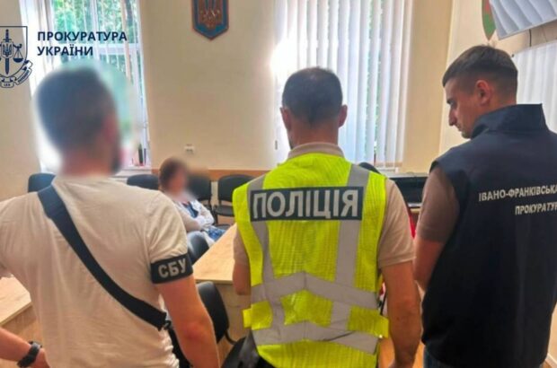 Взяла $5 тысяч у военного: в Ивано-Франковске разоблачили врача на коррупционной схеме