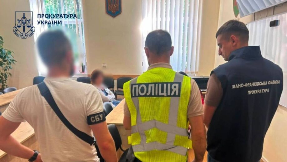 Взяла $5 тысяч у военного: в Ивано-Франковске разоблачили врача на коррупционной схеме