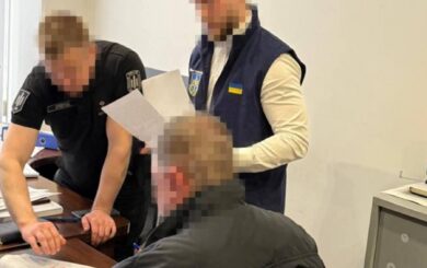 Квартири померлих оформлювали на підставних осіб: ексголову суду на Київщині підозрюють у пособництві шахраям