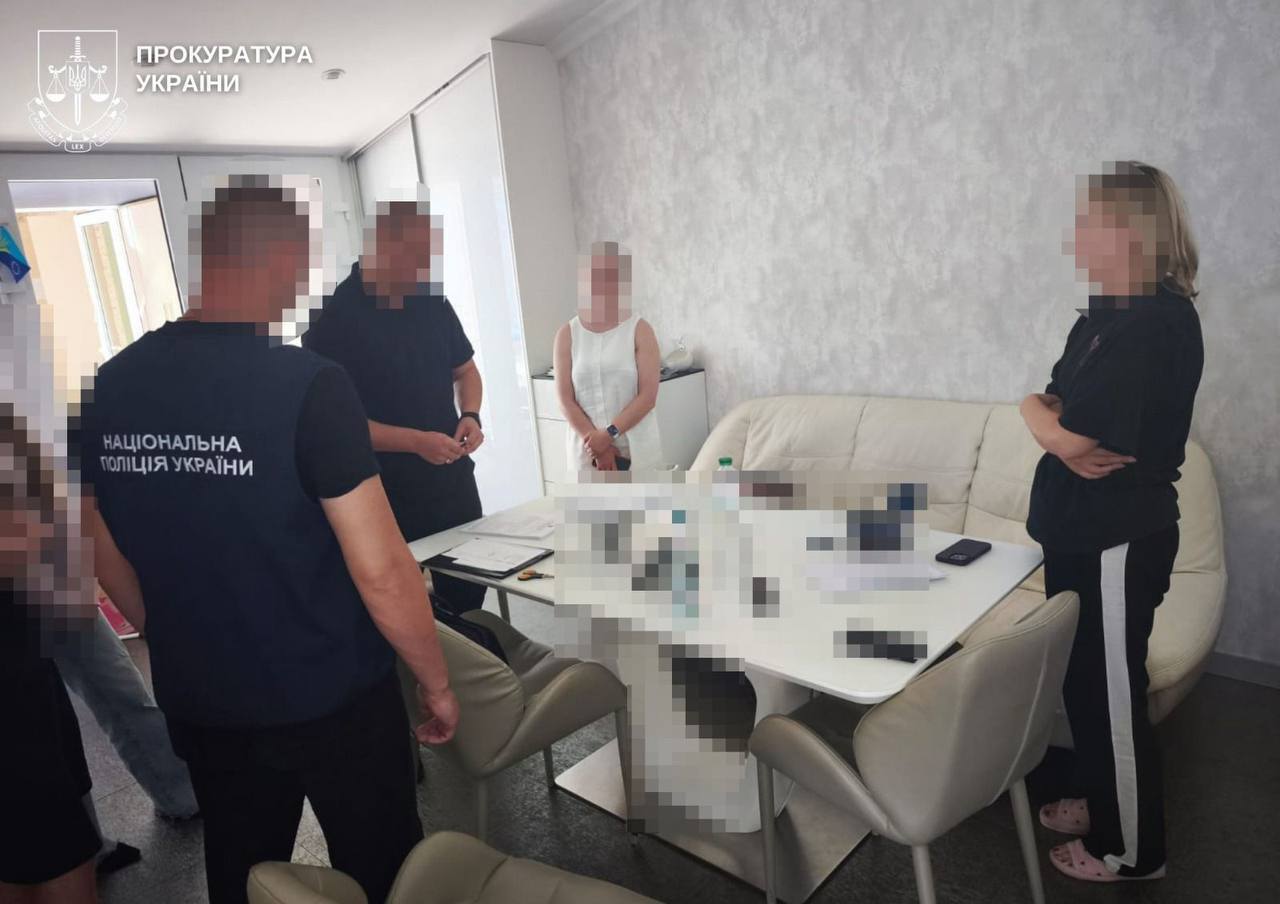 12 вибухів і понад 994 тисячі тонн граніту: сімом учасникам схеми повідомили про підозру