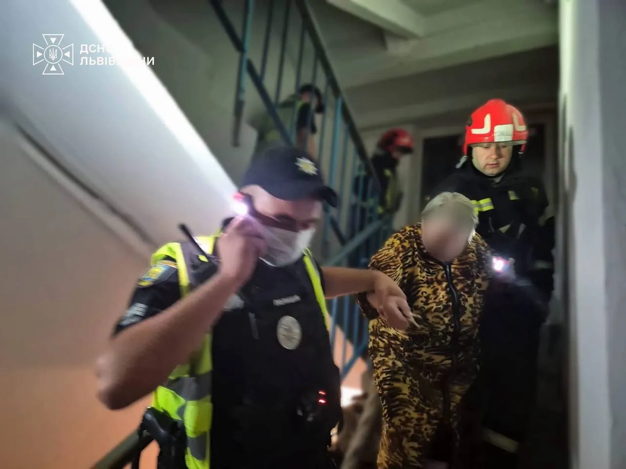 Во Львове взрыв аккумулятора вызвал пожар в многоэтажке: спасли шесть человек